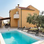 My Dalmatia - Nekic With Private Swimming Pool And Sea View 펜션 *