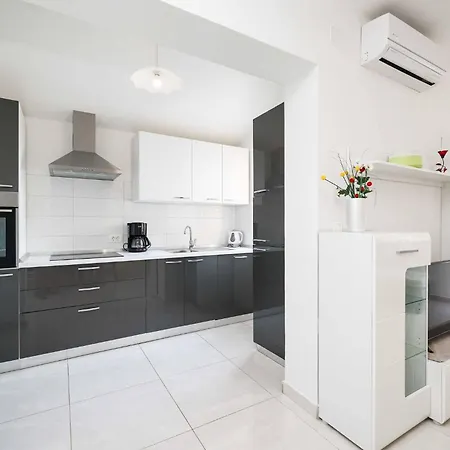 My Dalmatia - Nekic With Private Swimming Pool And Sea View מסלניקה